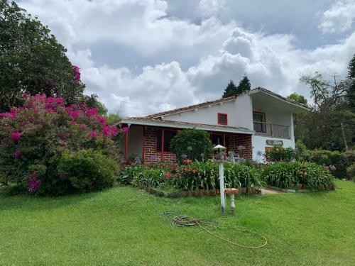 Caba�a Familiar De Descanso. Guarne, Antioquia.