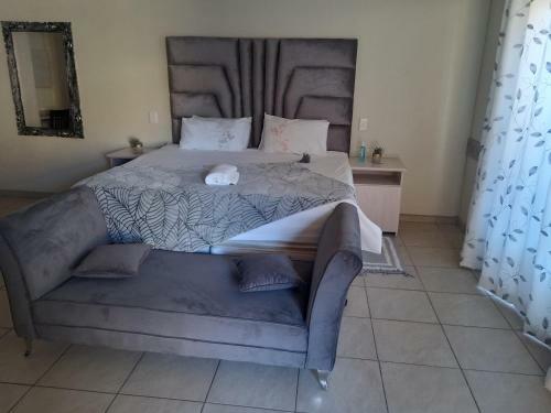 Bed & Breakfast Kgatholoha Guest House