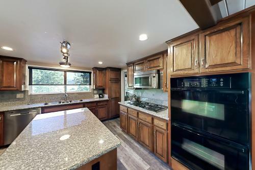 Grizzly Mountain Getaway