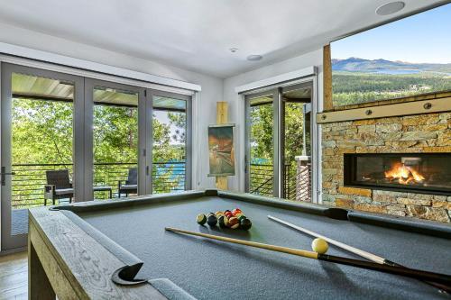 Luxury Lakefront Retreat