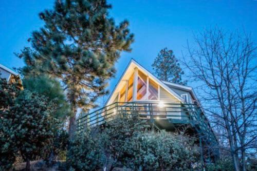 Vibey Mid-century A-frame W/ Patio & Zen Garden