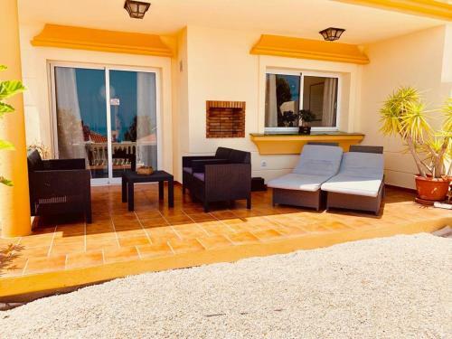 Superb Villa By The Sea