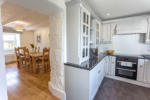 Charming 3 Bedroom Cottage - Praa Sands