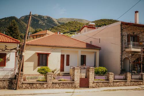 Cozy House In Kalavrita 3 Rooms For 4 Pers