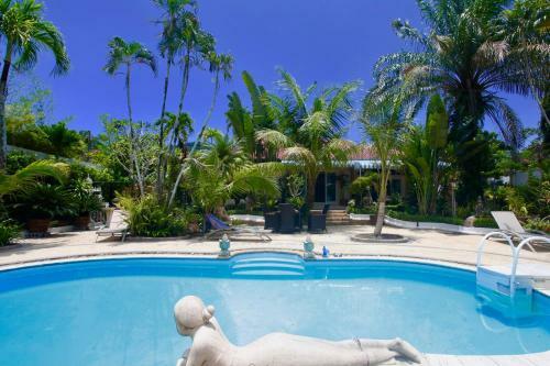 Sunshine Villa And Diving School .
