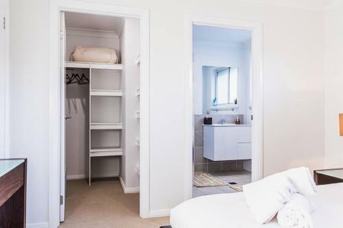Park View Mudgee- Relax And Stroll To Everything! 3bdrm W Park Views