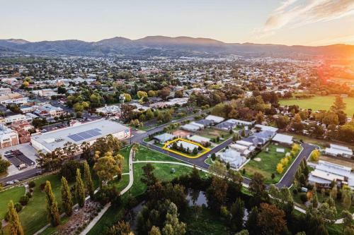 Park View Mudgee- Relax And Stroll To Everything! 3bdrm W Park Views