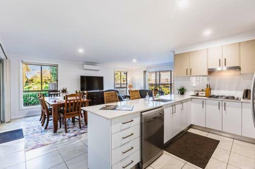 Park View Mudgee- Relax And Stroll To Everything! 3bdrm W Park Views