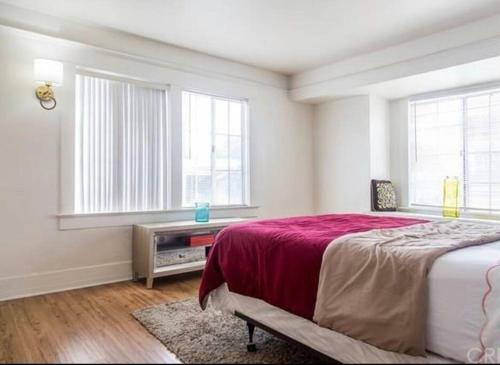 Cheerful Bright 5 Bedroom Home Central La/king Bed