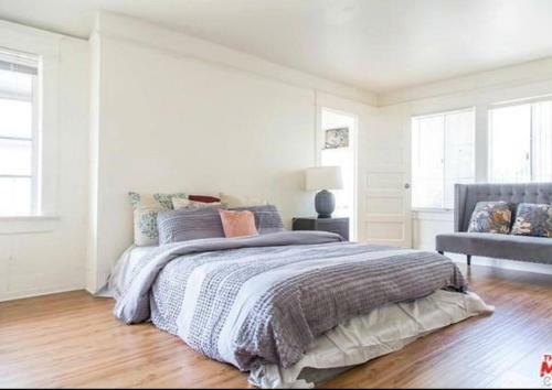 Cheerful Bright 5 Bedroom Home Central La/king Bed