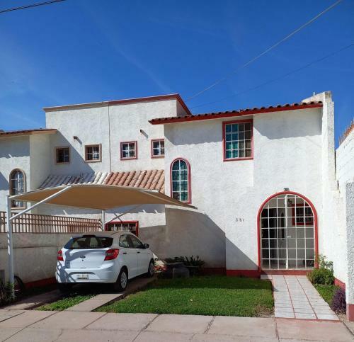 La Peque�a Casa Blanca