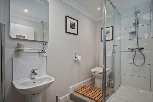 Charming & Cosy Apartment Close To Amenities