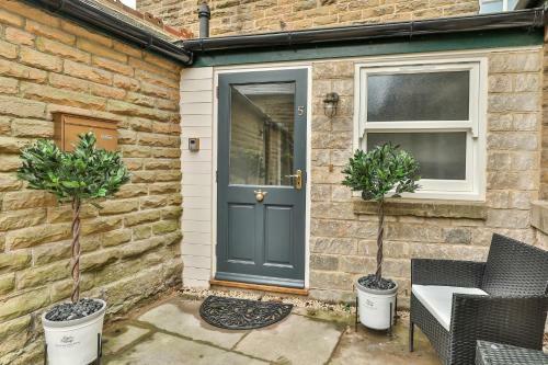 Charming & Cosy Apartment Close To Amenities