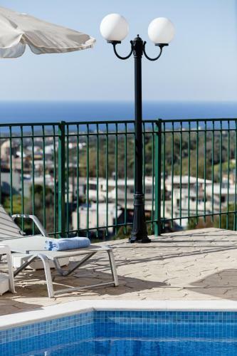 Villa Mahin With Pool And Sea View