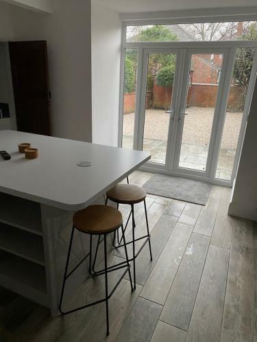 Bessie House*modern Refurb* Free Parking*racecourse*a1&m18