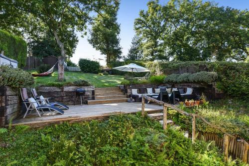 Les Charmettes , Haslemere