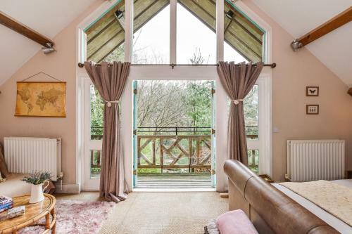 Les Charmettes , Haslemere