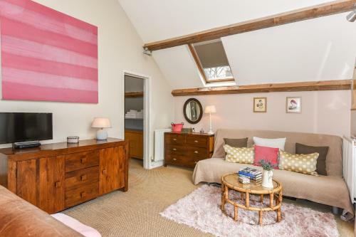 Les Charmettes , Haslemere
