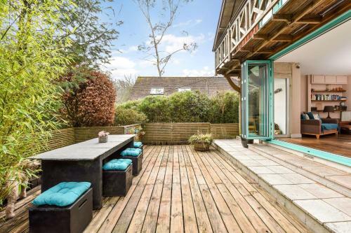 Les Charmettes , Haslemere