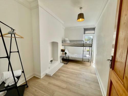 Huge Serviced Apartment With Free Parking