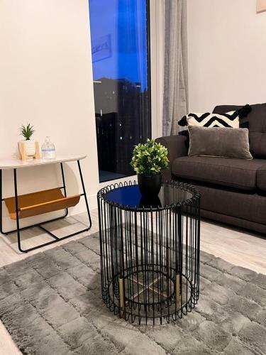 Manchester City Central - 2 Bedroom Apartment With Balcony!