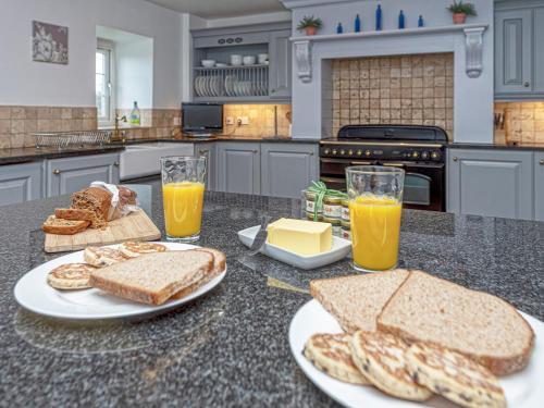Pass The Keys Spacious Historic Cottage Minutes From Coast
