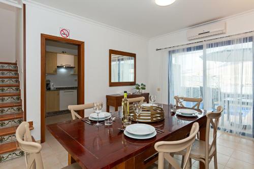 Villa 3br Home - Private Heated Pool - Parking