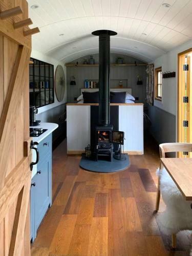 Romantic Shepherd's Hut With Own Hot Tub