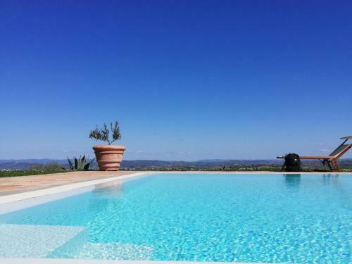 Romantic Lodge At Scansano With Shared Swimming Pool