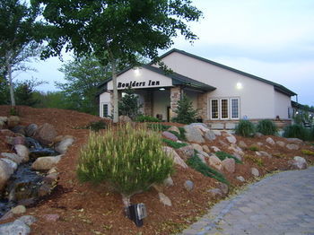 Hotel Boulders Inn & Suites - Denison