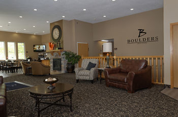 Hotel Boulders Inn & Suites - Denison
