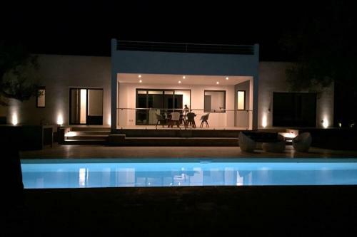 Superb Villa With Private Swimming Pool Near The Beach