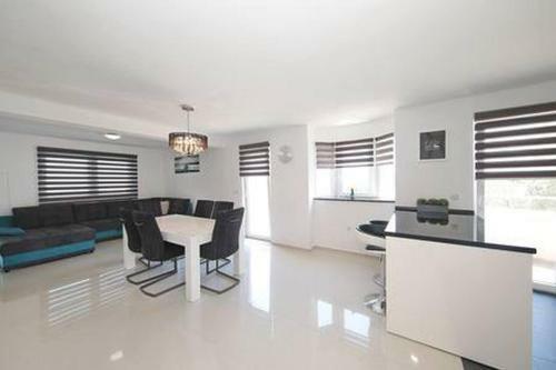 Stylish And Modern Sea View Apartment Giulia
