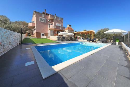 Stylish And Modern Sea View Apartment Giulia