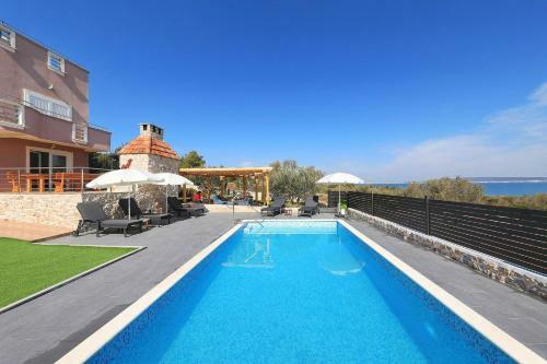 Stylish And Modern Sea View Apartment Giulia
