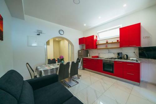Apartments Lovre - Close To The Sea