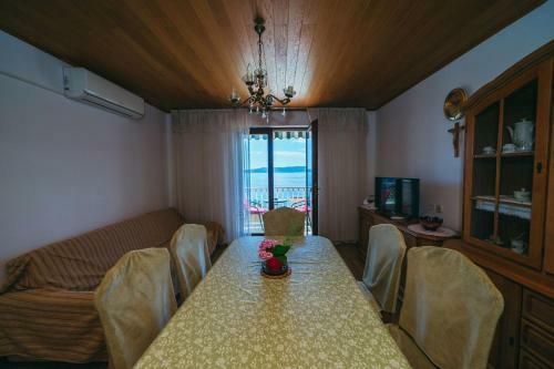 Apartments Lovre - Close To The Sea
