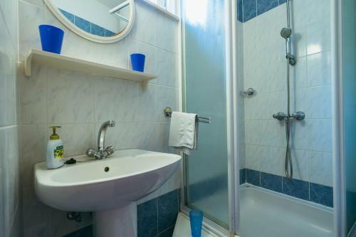 Apartments Lovre - Close To The Sea