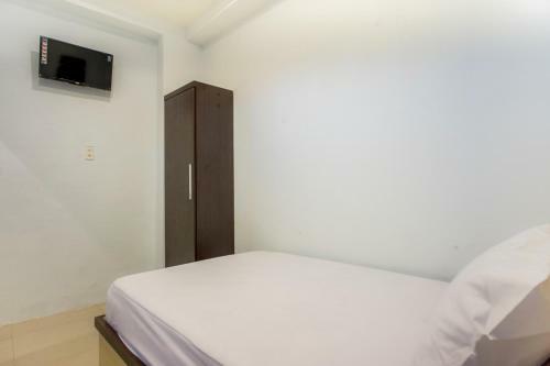 Hotel Vaccinated Staff - Oyo Life 2354 Rose House