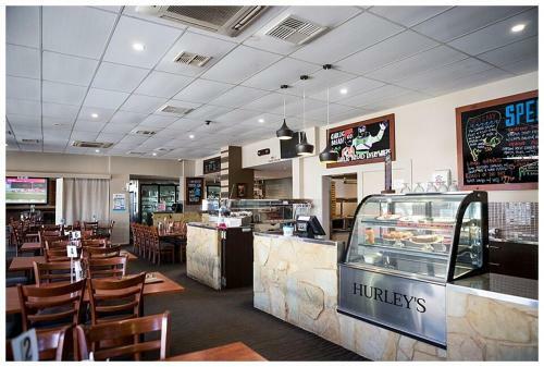 Hotel Hurley's Bar & Bistro