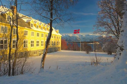 Hostal Solhov, Castle Of The Lyngen Alps