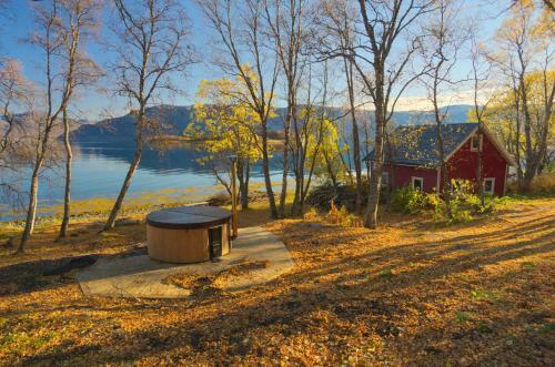 Hostal Solhov, Castle Of The Lyngen Alps