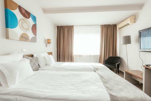 Riviera By Queens Hotel And Resort