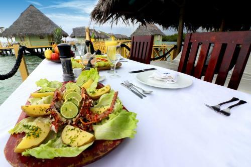 Hotel Punta Caracol Acqua Lodge