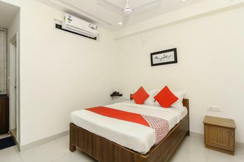 Capital O Hyd756 Hotel Green Leaf