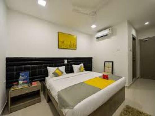 Hostal Cosy Room With Private Bath And Work Desk