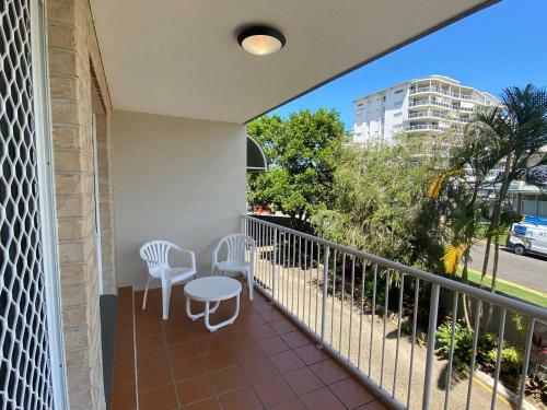 Beachside 2 - 3 Bedroom Budget Apartment Only One Block From Mooloolaba Beach!