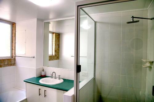 Beachside 2 - 3 Bedroom Budget Apartment Only One Block From Mooloolaba Beach!