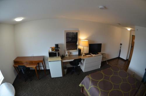 Hotel Super 8 By Wyndham Taber Ab