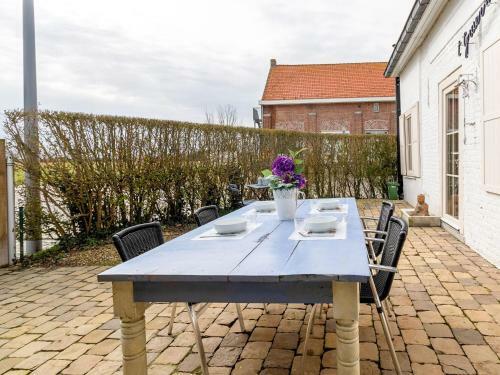 Attractive Holiday Home In Stavele Near River